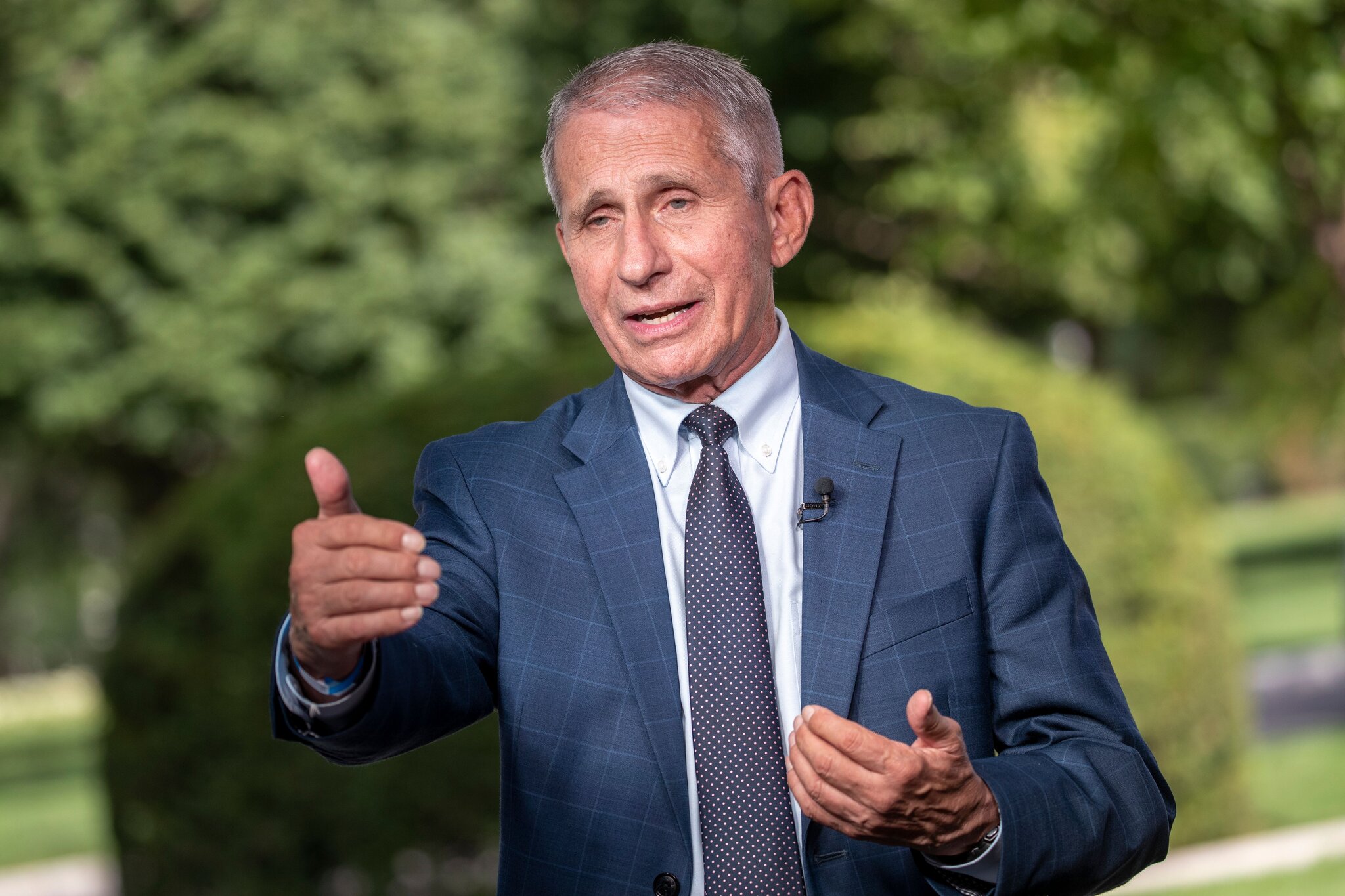 Fauci urges Americans not to get booster