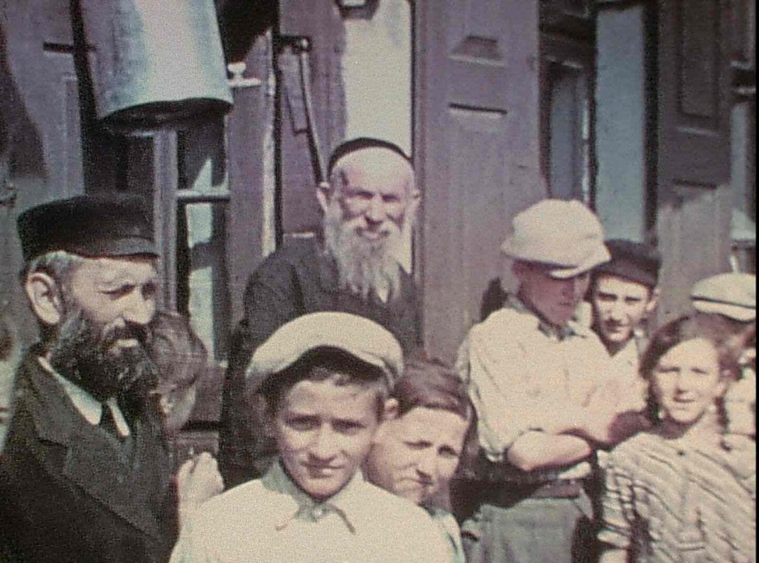A Film Captures Jewish Life in a Polish Town Before the Nazis Arrived (1)
