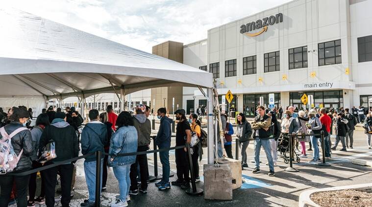 Amazon Workers on Staten Island Vote to Unionize in Landmark Win for Labor