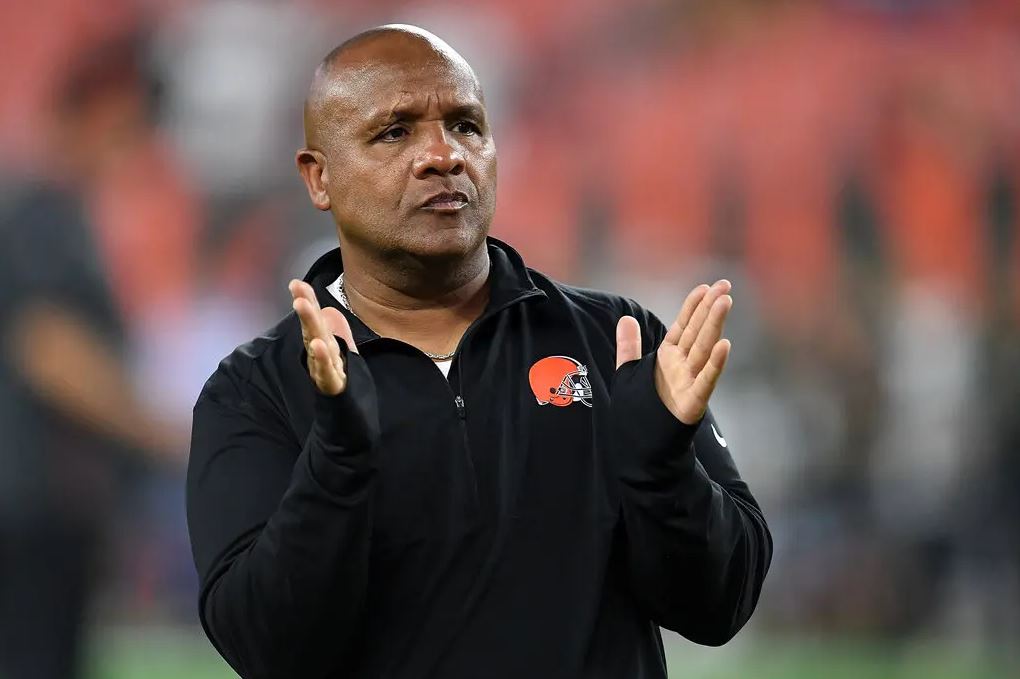 N.F.L. Finds No Proof That Browns Paid Hue Jackson to Lose Games