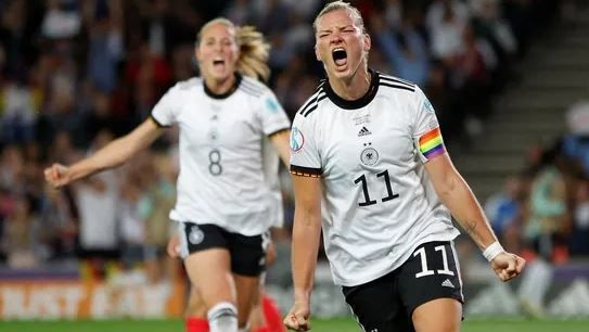Germany's Alexandra Popp double takes them into the finals of Euro 2022