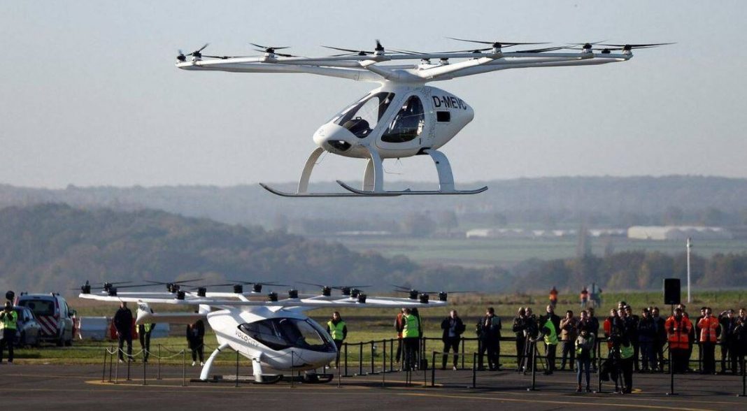 The first flight of a drone taxi took place under heavy air traffic near Paris