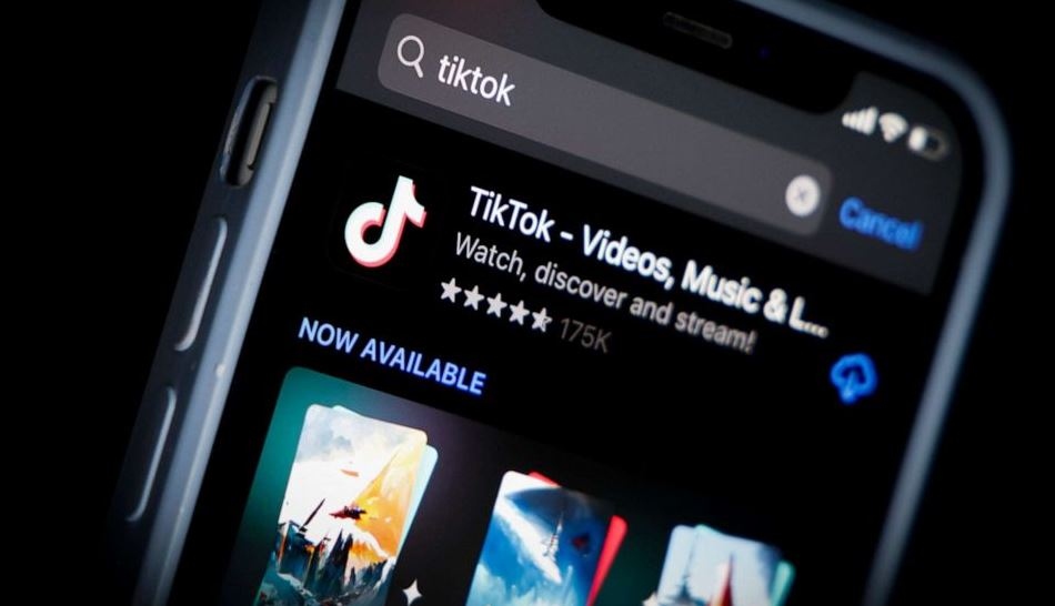 Senator Demands Ban of TikTok from Apple and Google App Stores