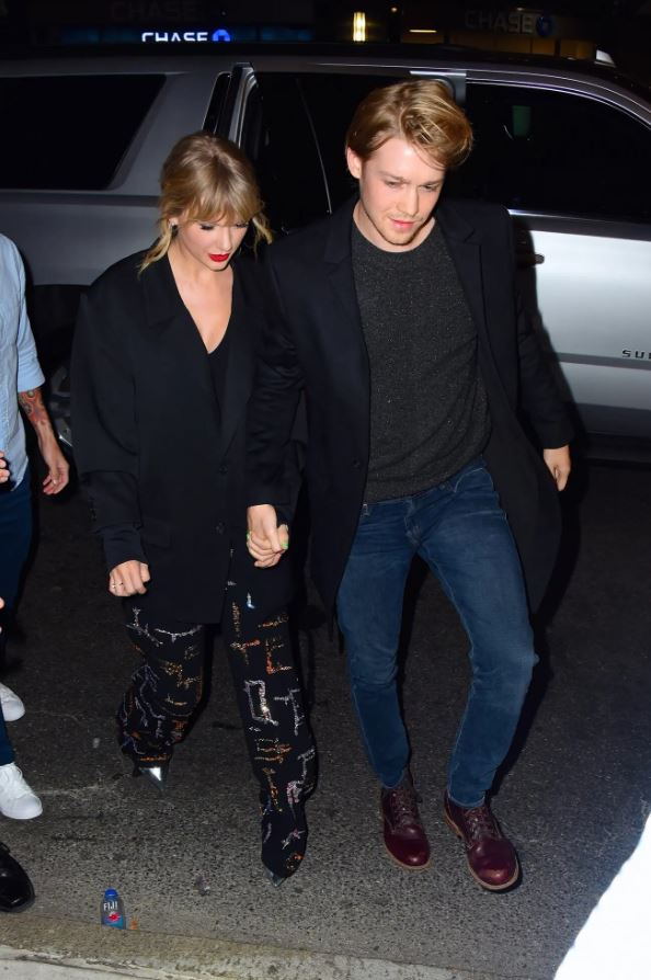Taylor Swift Fans Grapple With Breakup Reports
