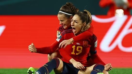 Carmona's late goal sends Spain to the Women's World Cup final with a 2-1 win over Sweden
