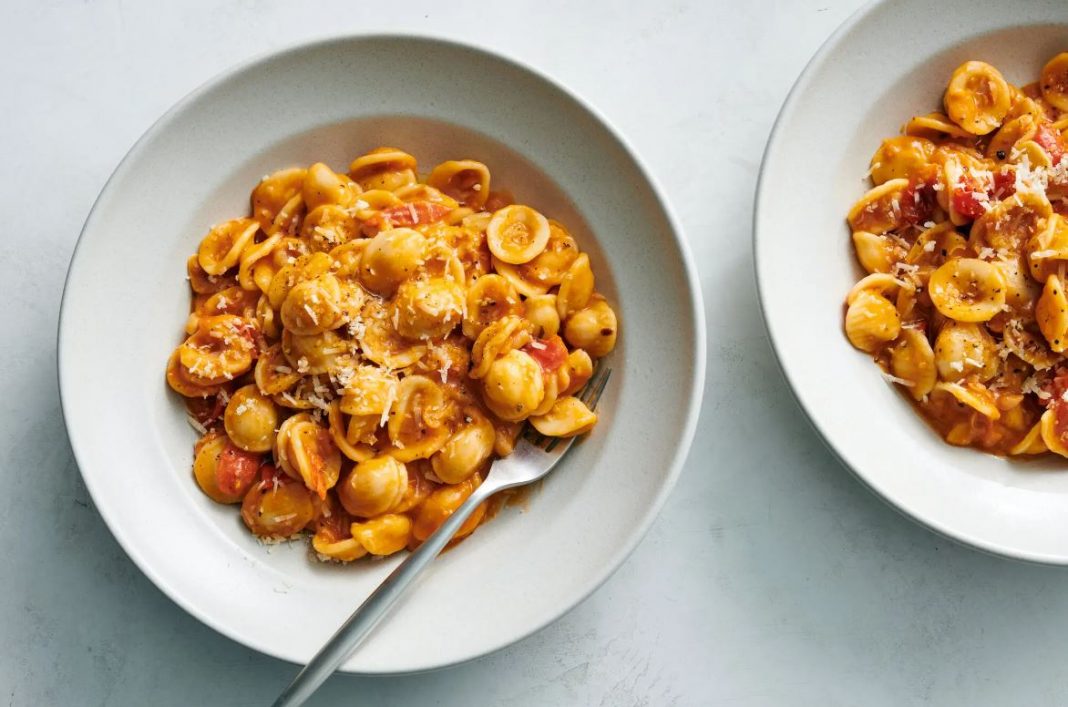 An Easy, Summery Tomato Pasta That’s Ready for Fall