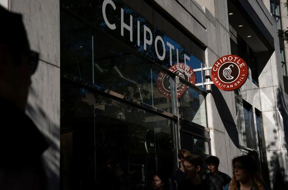 Chipotle Manager Pulled Off Worker’s Hijab, U.S. Says in Lawsuit